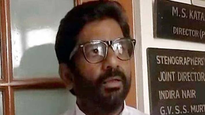 Controversial Shiv Sena MP Ravindra Gaikwad hires doppelganger to deal with surging selfie demands Controversial Shiv Sena MP Ravindra Gaikwad hires doppelganger to deal with surging selfie demands