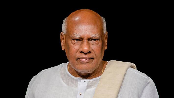tamilnadu ex governer roshaiah cast his vote in ameerpeta tamilnadu ex governer roshaiah cast his vote in ameerpeta
