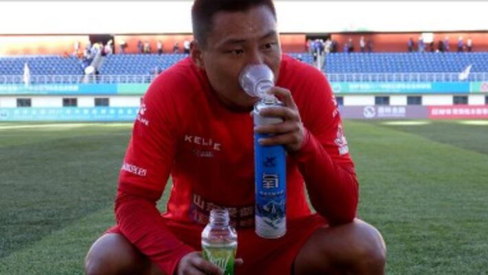 oxygen instead of water during breaks of football match oxygen instead of water during breaks of football match