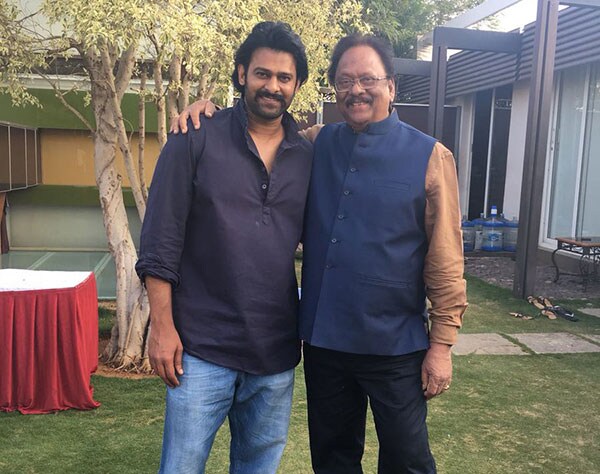 కృష్ణం రాజు కుటుంబానికి సన్నిహితులైన వారి కుటుంబానికి సంబందించిన అమ్మాయని అంటున్నారు. ఐతే ప్రచారం అవుతున్నట్లు ఆ అమ్మాయి వయసు 25ఏళ్ళు అయితే.. చాలా ఏజ్ గ్యాప్ ఉన్నట్లు అవుతుంది.