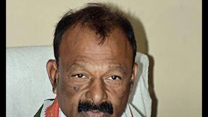 apcc chief Raghuvira says Modi and Naidu are mayala pakirs apcc chief Raghuvira says Modi and Naidu are mayala pakirs