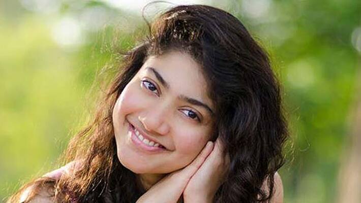 sai palllavi warns priya prakash to choose selective sai palllavi warns priya prakash to choose selective