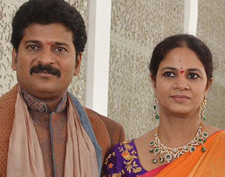 పండితుల సలహా మేరకు రేవంత్ రెడ్డి దంపతులు ఇటీవల మూడు రోజుల పాటు ఇంట్లో సుదర్శన హోమం నిర్వహించినట్లు తెలుస్తోంది. ఇలా మూడు రోజుల పాటు ఇంటికే పరిమితమైన ఆయన కాంగ్రెస్ పార్టీ కార్యక్రమాల్లో కూడా హాజరవలేకపోయాట. దీంతో ఆయన గైర్హాజరీపై ఆరా తీయగా మరిన్ని విషయాలు బయటపడ్డాయి.