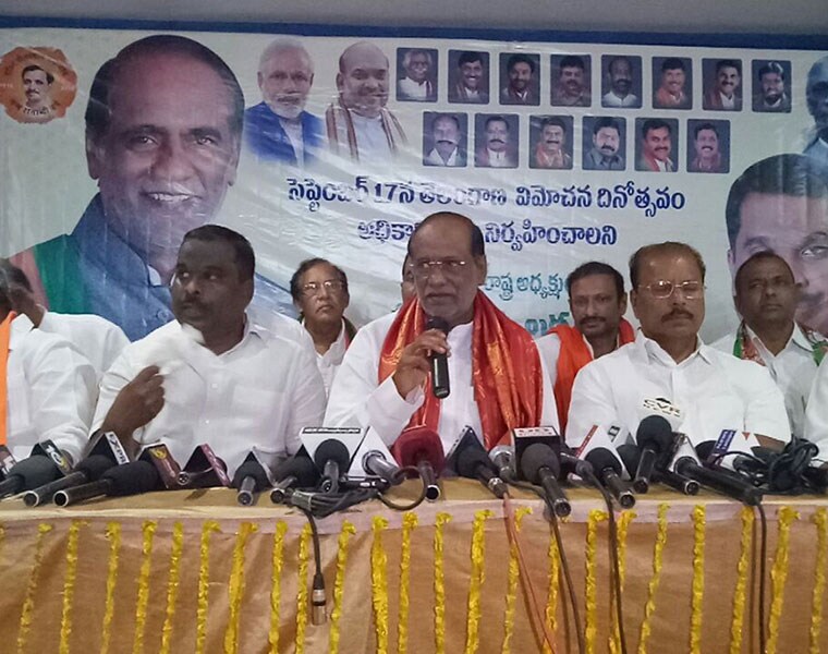 కరీంనగర్ జిల్లాలో బీజేపీ బలోపేతం అవుతుందని భావించి కేసీఆర్ ఈ నిర్ణయం తీసుకొన్నారని రాజకీయ విశ్లేషకులు భావిస్తున్నారు. తెలంగాణ రాష్ట్రంలో బీజేపీ బలోపేతం అయ్యేందుకు ప్రయత్నాలు చేస్తోంది.