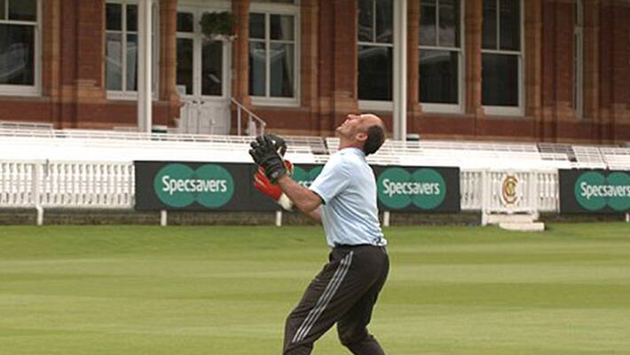 Watch! Nasser Hussain storms his way to Guinness Record books Watch! Nasser Hussain storms his way to Guinness Record books