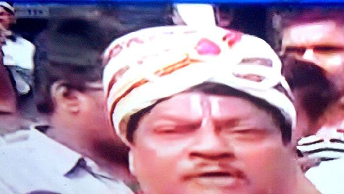 ex mp Sivaprasad impressed with the peculiar attire of Parliament session over special status agitation ex mp Sivaprasad impressed with the peculiar attire of Parliament session over special status agitation