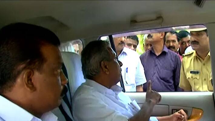 Minister ac moideen threatens police officer in thrishur Minister ac moideen threatens police officer in thrishur