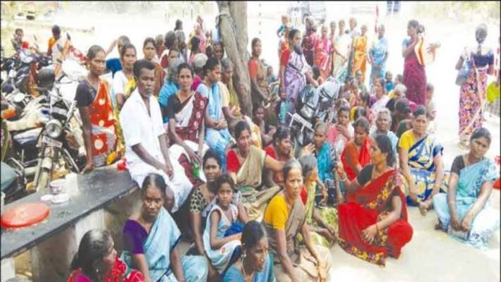Agriculture Workers Road Strike emphasis 100 days work Agriculture Workers Road Strike emphasis 100 days work