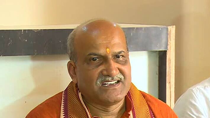 Chief of the Srirama Sene Pramod Mutalik Talks Over New Year Celebration Chief of the Srirama Sene Pramod Mutalik Talks Over New Year Celebration