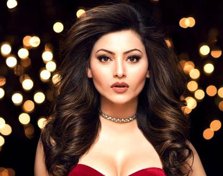 বলিউডের হট অভিনেত্রী উর্বশী। তাঁর উপস্থিতিতেই পর্দায় যেন উষ্ণতা ছড়াতে থাকে। কিন্তু কোথাও গিয়ে যেন সেই ছবি থানিক ম্লান হয়েছিল এই সম্পর্কের ভাঙনে।
