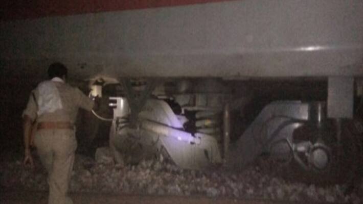 goods train derailment in vijayawada chennai line ksp goods train derailment in vijayawada chennai line ksp