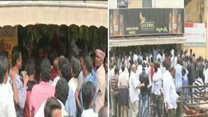 Liquor lovers formed as que in front of liquor shops Liquor lovers formed as que in front of liquor shops