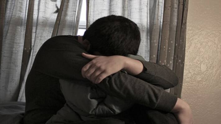 A 15-year-old student of Agra was sexually assaulted by a 25-year-old teacher, who along with his sister and brother threatened him with a pornographic video. 30 lakhs. A 15-year-old student of Agra was sexually assaulted by a 25-year-old teacher, who along with his sister and brother threatened him with a pornographic video. 30 lakhs.
