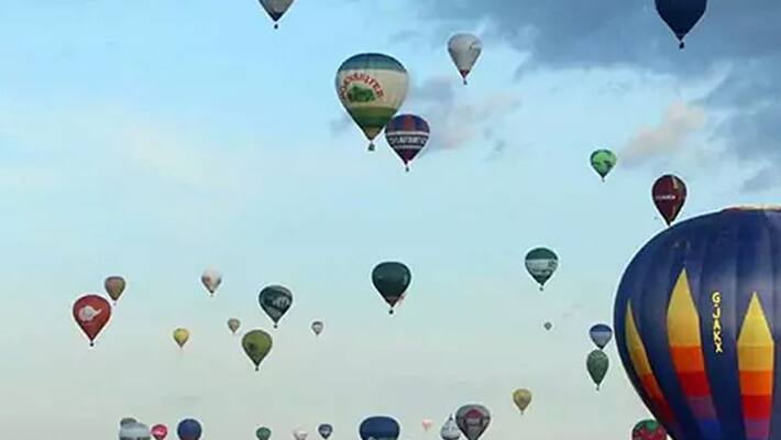 hot air balloons floated on Lithuanias independence day hot air balloons floated on Lithuanias independence day