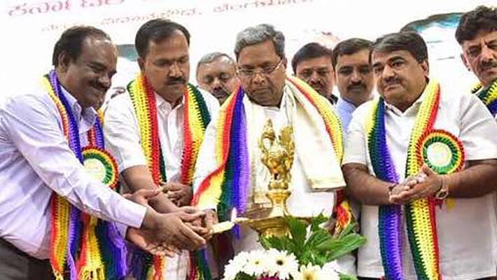 Only Dictators Can Ban the Currency Says CM Siddaramaiah Only Dictators Can Ban the Currency Says CM Siddaramaiah