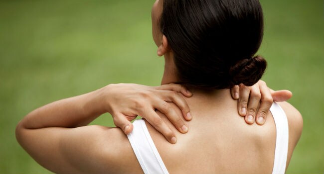 Back, neck and shoulders: The spinal cord is made of bones, joints, and ligaments supported by veins and blood vessels. This is designed like the letter ‘S’, and keeps the brain, blood vessels in control. Even a small jerk in the spinal cord is painful and affects different parts of the body.
Solution: Massaging the various points along the tip of thumb to wrist is the best way to ease the pain. You can use the thumb or a rubber stick to press the hand. The problem is solved, if you continue this practice for two times a day for 10 to 15 minutes for three months.