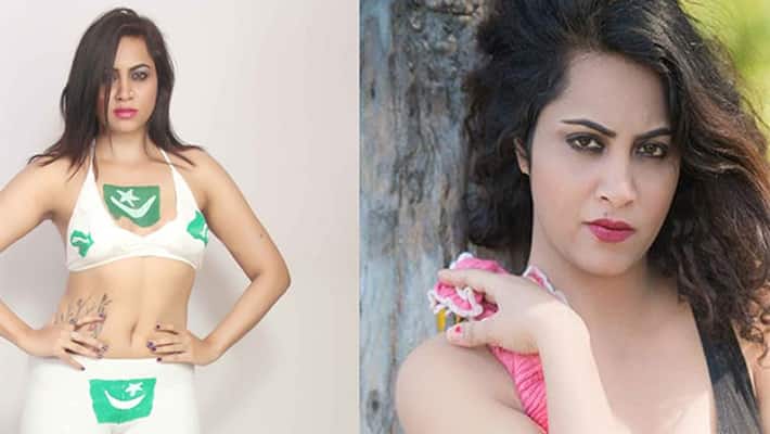 Bigg Boss contestant Arshi Khan accuses a priest of sexual harassment and extortion Bigg Boss contestant Arshi Khan accuses a priest of sexual harassment and extortion