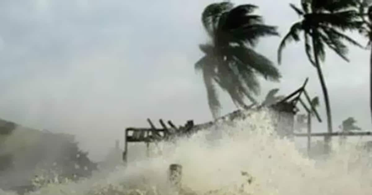 These Videos Of Cyclone Vardah Will Leave You Shocked!