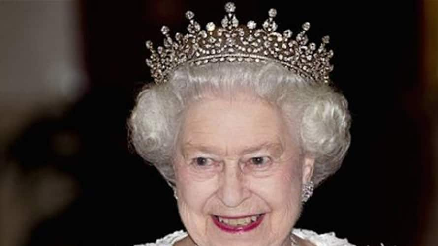 Queen Elizabeth Ii Passes Away Twitter Flooded With Tributes Mourn