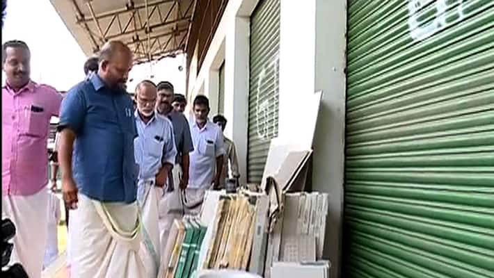 corruption found in raid conducted by vs sunilkumar in vengeri agriclture market corruption found in raid conducted by vs sunilkumar in vengeri agriclture market