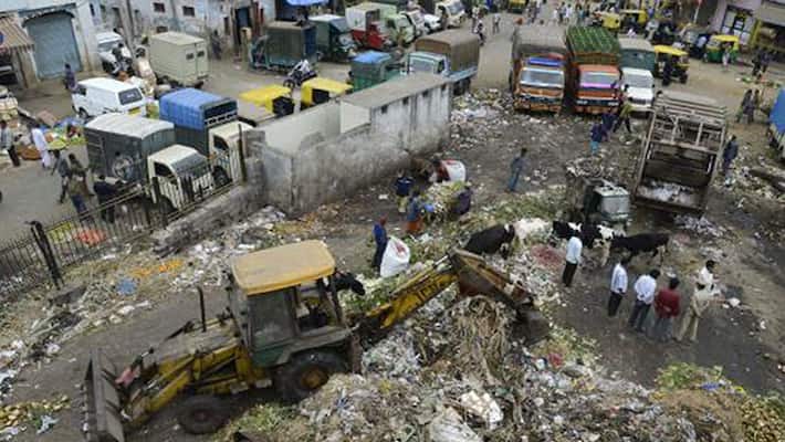 Tonnes of vegetables rot in Bengaluru markets Tonnes of vegetables rot in Bengaluru markets