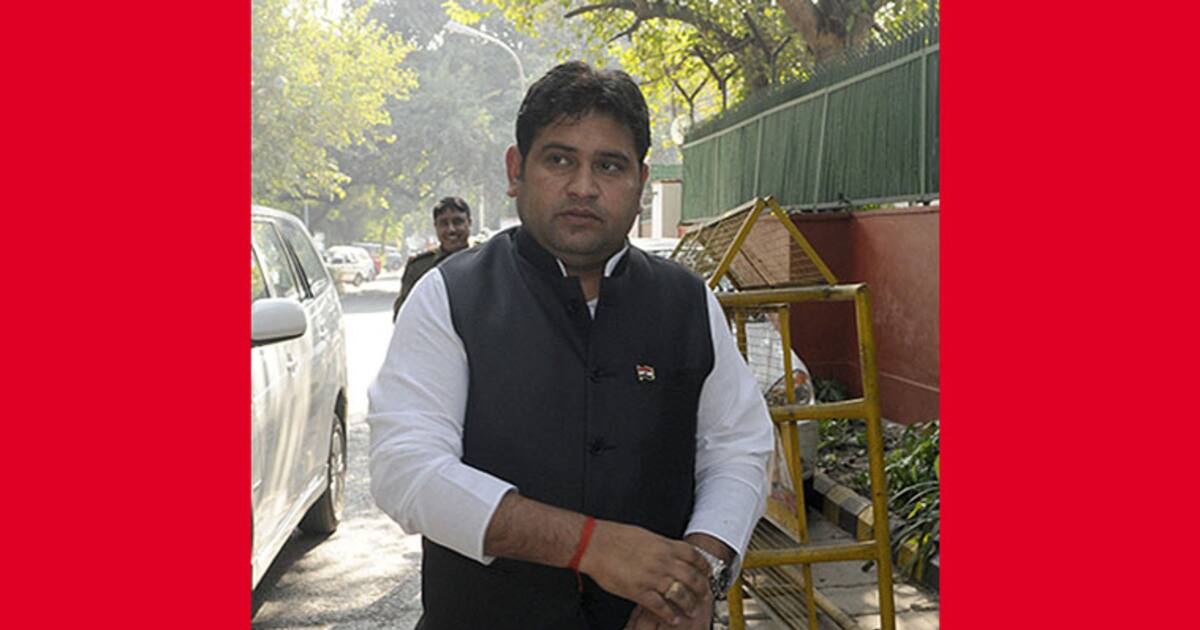 Kejriwal Suspends Sex Scandal Tinted Sandeep Kumar From Party