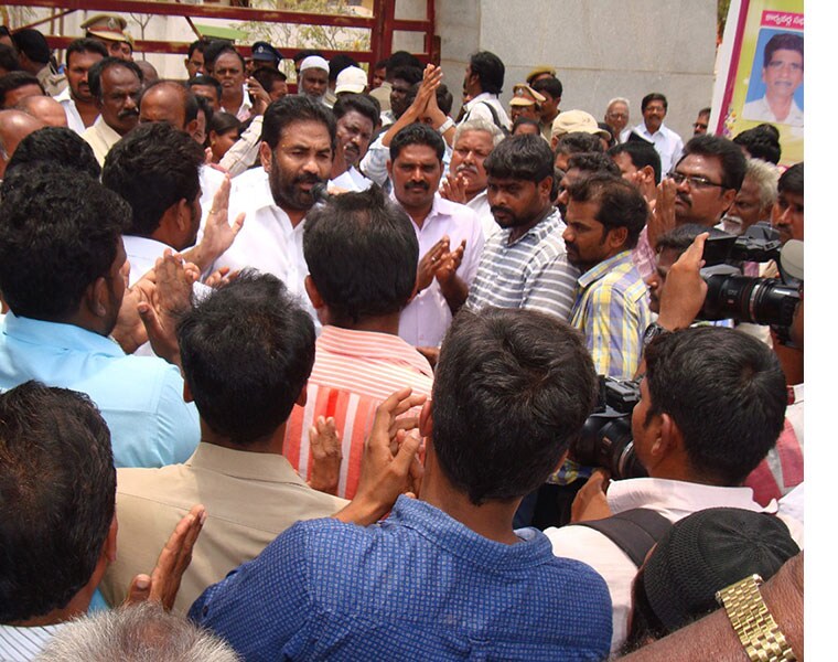 kakani govardhan reddy, kotamreddy sridhar reddy to meet ys jagan today in amaravathi
