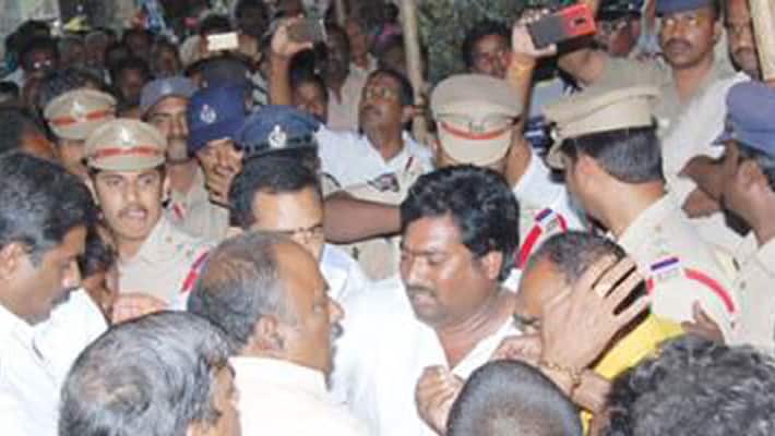 Police lathi charged in janmabhoomi programme in east Godavari district Police lathi charged in janmabhoomi programme in east Godavari district