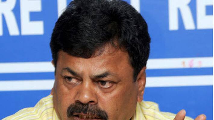 Money Detected at Ex minister Renukacharya supporter Car Money Detected at Ex minister Renukacharya supporter Car