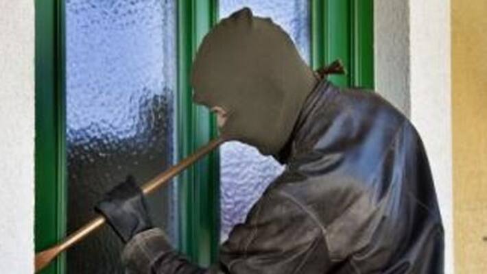 thief asked sorry to military man and doesnot touch even a single products in his home thief asked sorry to military man and doesnot touch even a single products in his home