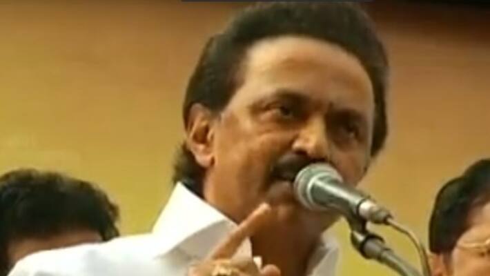 The Chennai Collector's office in front of the Kumari district fishermen affected by the storm was headed by DMK Stalin. The Chennai Collector's office in front of the Kumari district fishermen affected by the storm was headed by DMK Stalin.