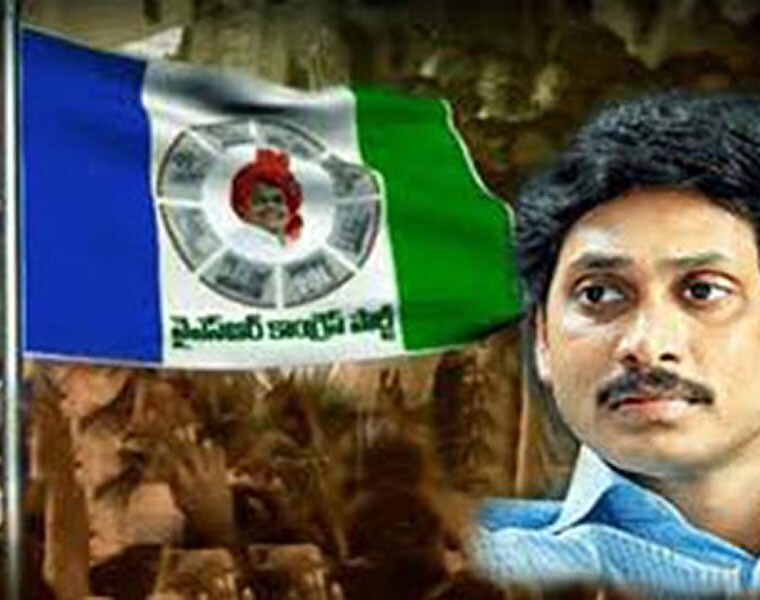 వైసీపీకి మద్దతుగా తాను కొనసాగనని తొలుత ప్రకటించిన రాపాక వరప్రసాద్ ఆ తర్వాత మాత్రం అందుకు భిన్నంగా వ్యవహరించారు. వైసీపీకి అనుకూలంగా వ్యవహరిస్తున్నారు. రాపాక వరప్రసాద్ తనయుడు వైసీపీలో చేరారు. రాపాక వరప్రసాద్ వైసీపీకి అనుకూలంగా వ్యవహరిస్తున్నాడు.