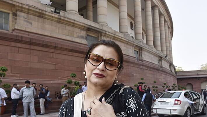 Pakistan-born singer Salma Agha seeks OCI card Pakistan-born singer Salma Agha seeks OCI card