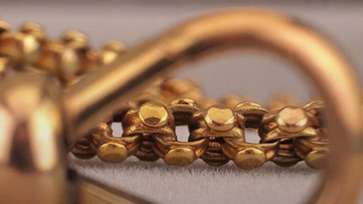 thief by returning the gold necklace stolen 9 years ago thief by returning the gold necklace stolen 9 years ago