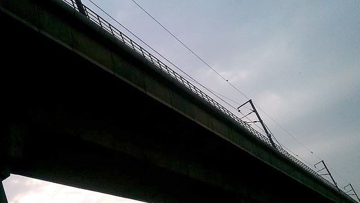 Fatal accident in Chhattisgarh... Couple killed, daughter injured after bike fell from flyover Fatal accident in Chhattisgarh... Couple killed, daughter injured after bike fell from flyover
