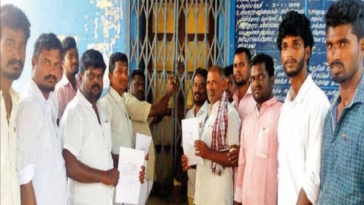 Dinakaran team was locked up by the Co-operative Societies Office Dinakaran team was locked up by the Co-operative Societies Office