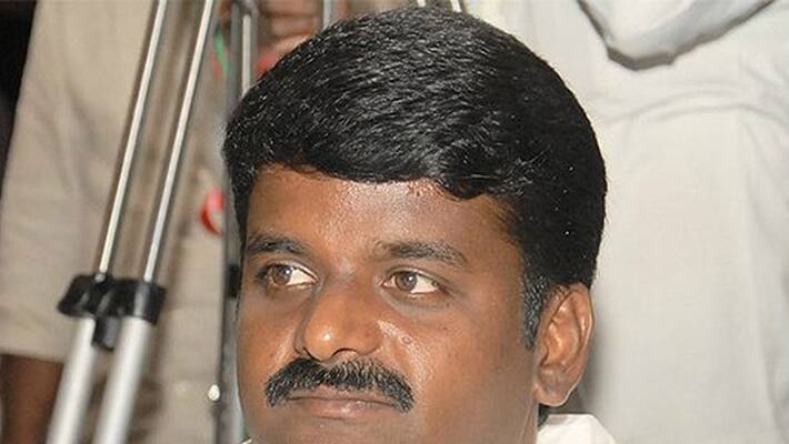 Actor Parthiban praises Minister Vijayabaskar Actor Parthiban praises Minister Vijayabaskar