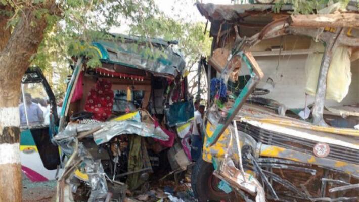 Lorry and van confrontation face-to-face - two drivers died 10 people heavy injured Lorry and van confrontation face-to-face - two drivers died 10 people heavy injured