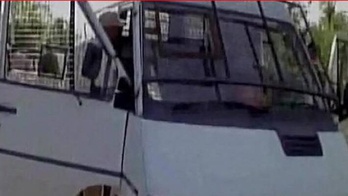 5 policemen and 1 security guard killed in south Kashmirs Kulgam as militants target cash van 5 policemen and 1 security guard killed in south Kashmirs Kulgam as militants target cash van