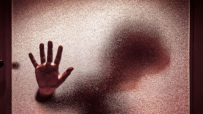 Teacher attacks student in Kerala for giggling at lady teacher Teacher attacks student in Kerala for giggling at lady teacher