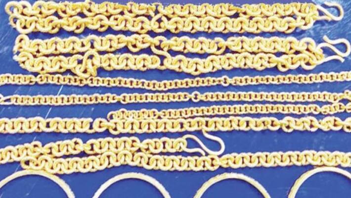 Rs. 40 lakh gold jewelery smuggling Malaysian woman caught up in Trichy airport ... Rs. 40 lakh gold jewelery smuggling Malaysian woman caught up in Trichy airport ...