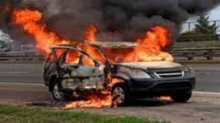 running car caught fire in palakkad family gets narrow escape running car caught fire in palakkad family gets narrow escape