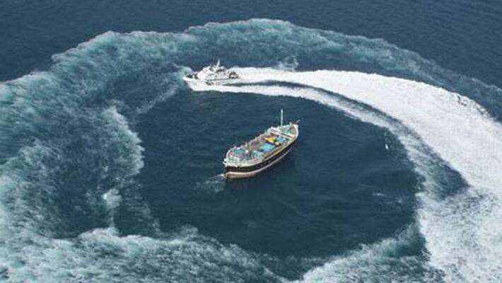 pakistan boat carring heroin worth approx 280 crore seized by Indian Coast Guard pakistan boat carring heroin worth approx 280 crore seized by Indian Coast Guard