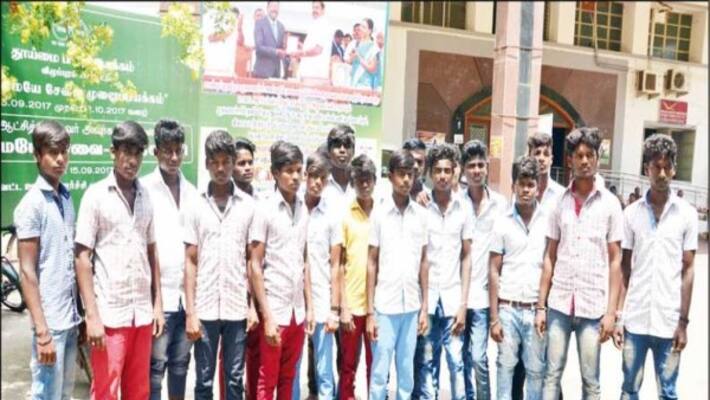 Government school students appealed to collector for close liquor shops... Government school students appealed to collector for close liquor shops...