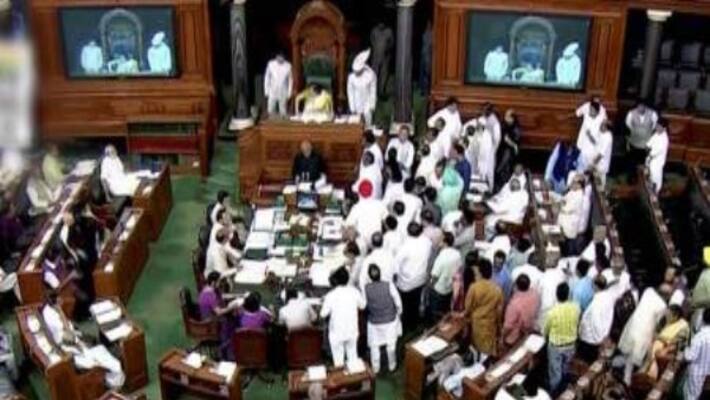 Karnataka Crisis Discussed In Lok Sabha Fight Between BJP-Congress Members Karnataka Crisis Discussed In Lok Sabha Fight Between BJP-Congress Members