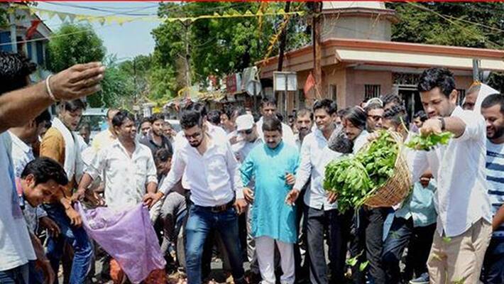 Three dead as forces open fire on farmers protesting in MPs Mandsaur Three dead as forces open fire on farmers protesting in MPs Mandsaur