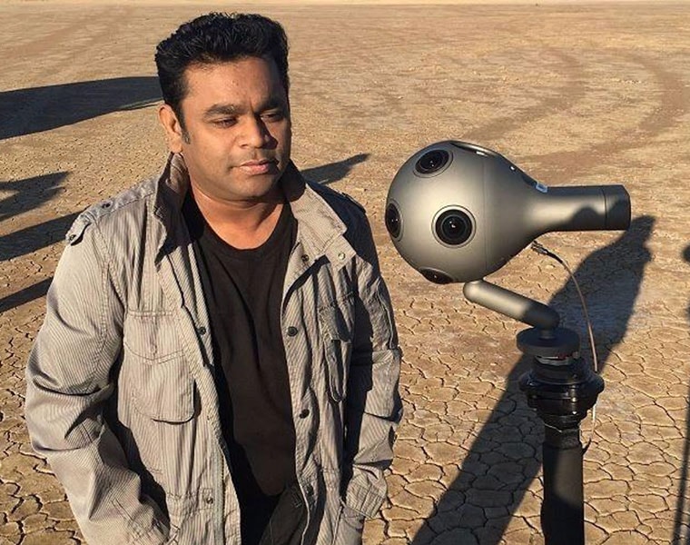 এই উত্তরেই তিনি স্পষ্টভাবে জানিয়ে দেন, সলমনের ছবি তিনি দেখেন না। এবং তিনি যে ধরণের ছবি করেন, তা রহমানের একেবারেই পছন্দ না।