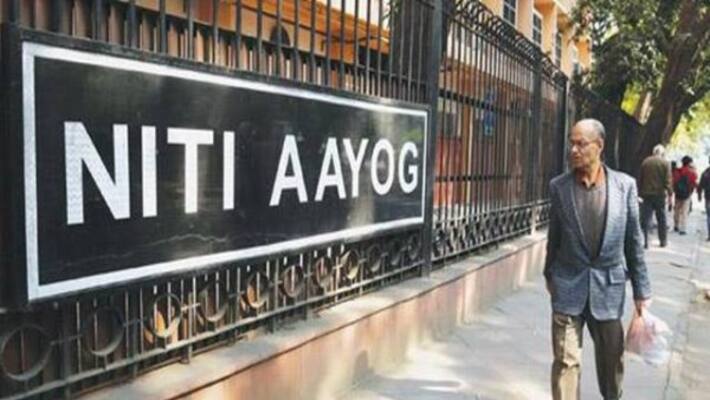 NITI Aayog recommends privatisation of 3 public sector lenders NITI Aayog recommends privatisation of 3 public sector lenders